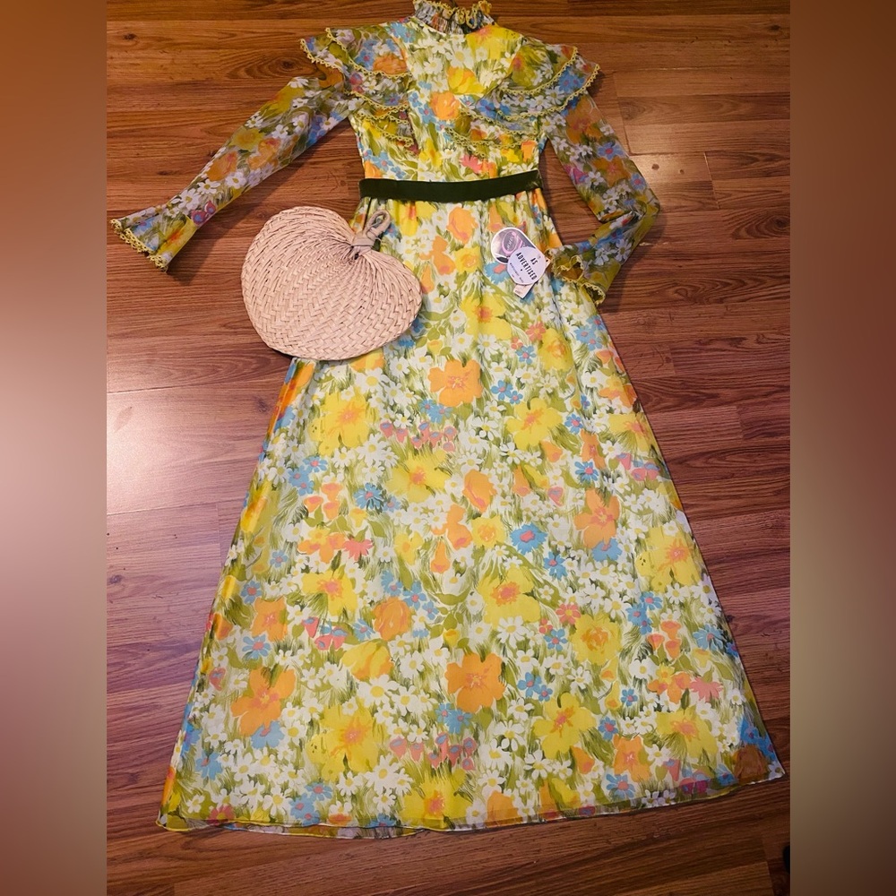 Vintage 1970s Edwardian prairie maxi dress -green Floral Ruffle Dress - Picture 10 of 14